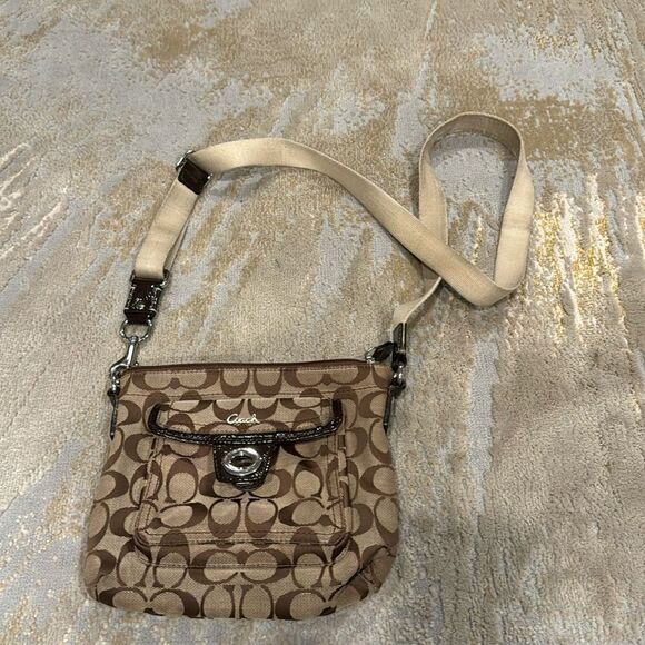 Coach poppy hearts swingpack crossbody in GUC - Picture 1 of 8